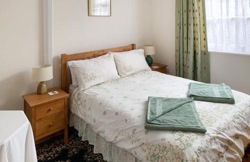 Ventnor House | Family-Friendly Steephill Lodge with Great 8.5/10 Reviews