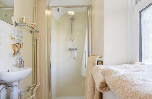 Ventnor House | Family-Friendly Steephill Lodge with Great 8.5/10 Reviews