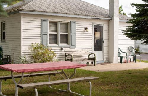 Greenbush Hotel | Relaxing Oceanfront Retreat at Stefan's R&R Resort