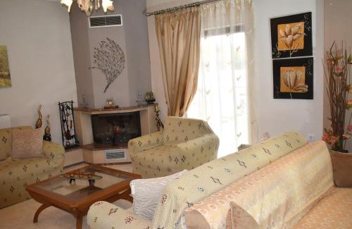 Trikala Apartment | Family-Friendly Stefanos Apartment with Kitchen & High Reviews