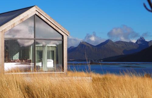 Rossoya Cabin | Discover Steigen Lodge Sjøhytter with Private Beach Access