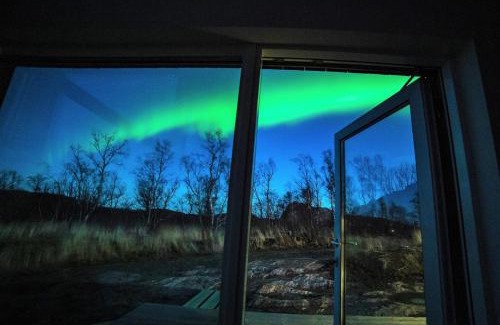 Rossoya Cabin | Discover Steigen Lodge Sjøhytter with Private Beach Access