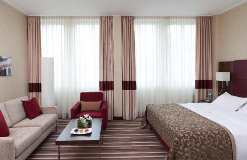 Hauptbahnhof Hotel | Elegant Steigenberger Graf Zeppelin with Spa & Hot Tub