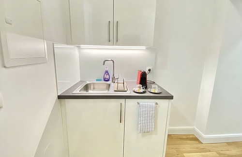 Favoriten Apartment | Elegant Steiner Residences Vienna with Family-Friendly Amenities