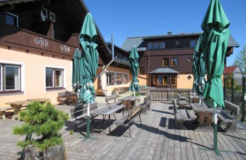 Aich Hotel | Explore Steinerhaus Berggasthof: Family-Friendly Retreat