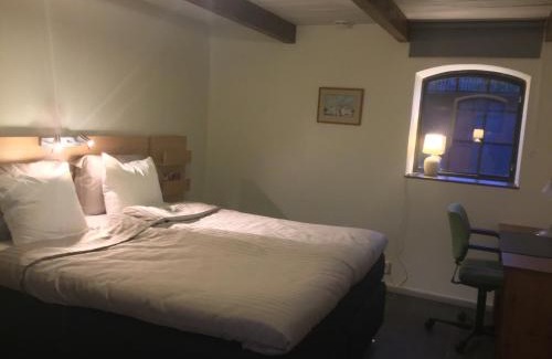 Forslov Apartment | Cozy Steiners Homestay: Pet-Friendly with Kitchen Amenities