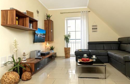 Kirchdorf Apartment | Relax at Steinfurths Hüsing Sonnendeck: Family & Pet Friendly