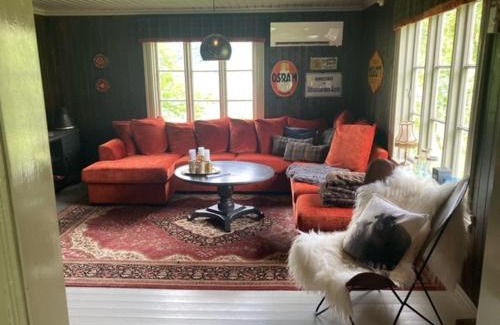 Vang House | Explore Steinsvoll Gård: 4-Star Pet-Friendly Retreat