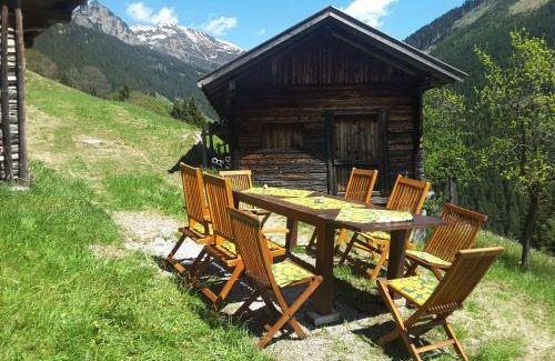Stummerberg Cabin | Steinwandhütte: Family-Friendly Retreat with Kitchen Access