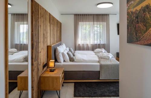 Gamlitz House | Refugium Eckberg: 4-Star Retreat with Pool and Hot Tub