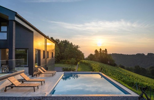 Gamlitz House | Refugium Eckberg: 4-Star Retreat with Pool and Hot Tub