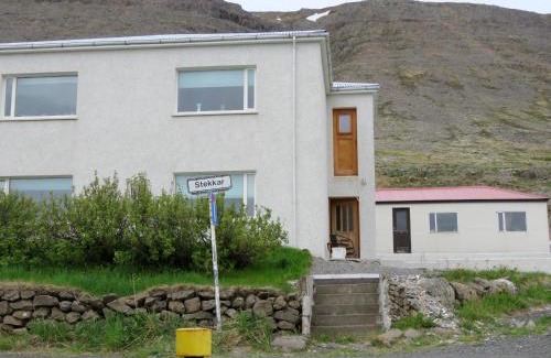 Vesturbyggð Apartment | Inviting Stekkar 23: Child-Friendly with Hot Tub & Kitchen