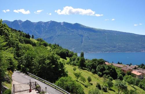 Gardola Apartment | Stella del Garda 1: Balcony Retreat with Top Guest Ratings