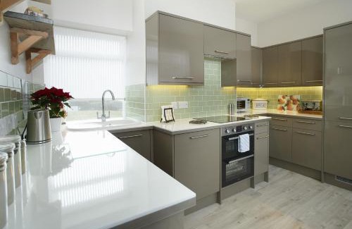 Llantwit Major House | Pet-Friendly Retreat at Stella: Your Ideal Getaway Awaits