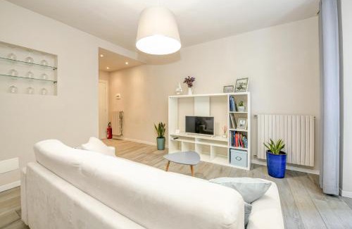 Desenzano del Garda City Centre House | Discover Stella House: Family-Friendly, 4-Star Comfort