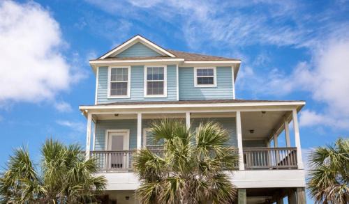 Galveston House | Discover Oceanfront Bliss at Stella Mare RV Resort