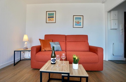 Larmor-Plage Apartment | Stella Maris: Oceanfront Retreat with Private Parking & Terrace