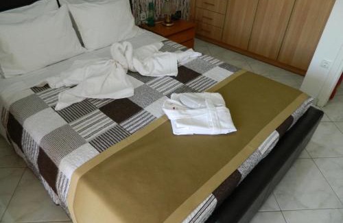 Gerakas Apartment | Highly Rated Stella's Home: Family-Friendly Comfort Awaits