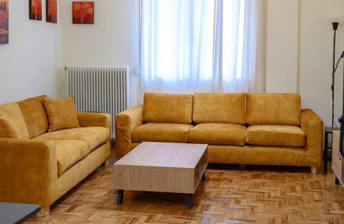 Trikala Apartment | Discover Stella’s Minimal Lodge: Family-Friendly Comfort