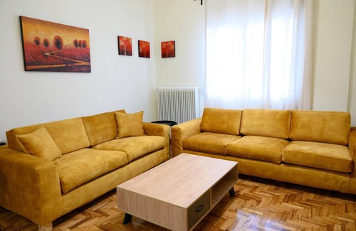 Trikala Apartment | Discover Stella’s Minimal Lodge: Family-Friendly Comfort