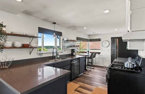 West End House | Experience Breathtaking Bay Views & Olympic Vistas