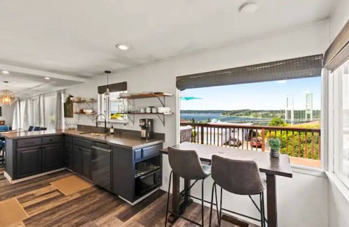 West End House | Experience Breathtaking Bay Views & Olympic Vistas