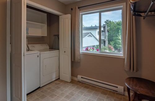Okanagan-Similkameen House | Steller Jay Hollow: Pet-Friendly Oceanfront Retreat