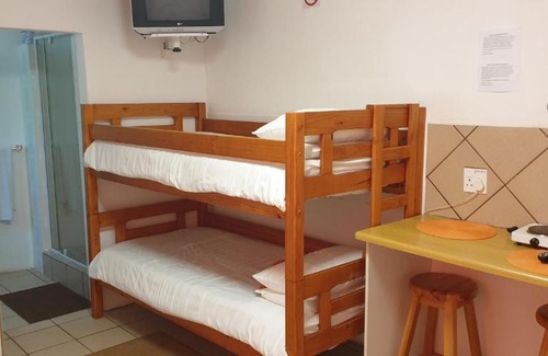 Graaff-Reinet House | Pet-Friendly Stemar Self Catering with Family Amenities
