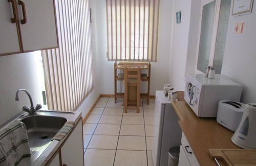 Graaff-Reinet Apartment | Discover Stemar Self Catering Guest House with Family Amenities
