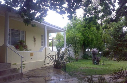 Graaff-Reinet Apartment | Discover Stemar Self Catering Guest House with Family Amenities