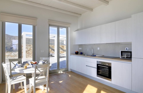 Milopotas Villa | Oceanfront Stemma - Experience the Crown of the Aegean