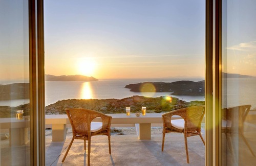 Milopotas Villa | Oceanfront Stemma - Experience the Crown of the Aegean