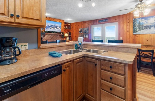 Snowshoe Villa | Prime Location at Stemwinder 5 - Ideal for Family Getaways