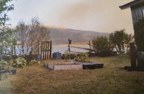 Russenes Other | Cozy Stensens Overnatting: Pet-Friendly Retreat with Hot Tub