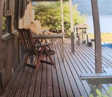 Russenes Other | Cozy Stensens Overnatting: Pet-Friendly Retreat with Hot Tub
