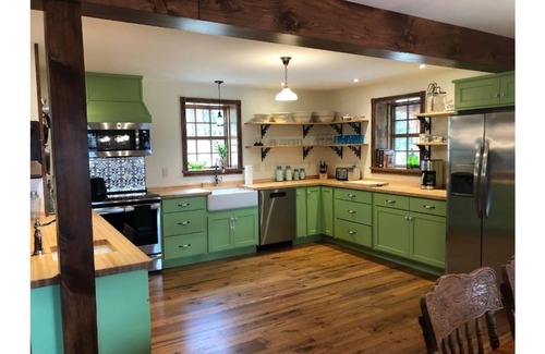 Rehrersburg House | Experience Timeless Elegance at Our Pet-Friendly Retreat