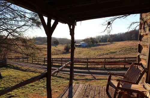 Jonesborough Cabin | Experience the 1880 Historic Cabin with Ocean Views