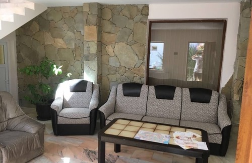 Alba Iulia House | Discover Step Inn: Family-Friendly Stays with Breakfast