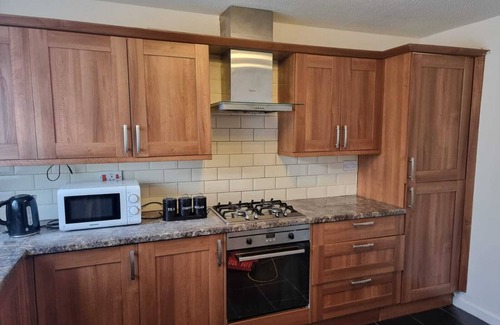 Thamesmead House | Experience Tranquility with Ocean Views and Family Amenities