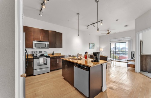 Oak Lawn Apartment | Indulge at 4123 Cedar Springs and Embrace Relaxation