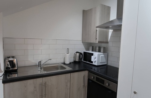 Ealing Apartment | Modern Studio Flats for Solo Adventurers with Great Amenities