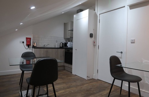 Ealing Apartment | Modern Studio Flats for Solo Adventurers with Great Amenities