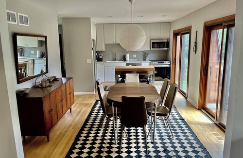 Glen Ellyn House | Experience Vintage Charm in a Stylish 1970s Mid-Century VRBO