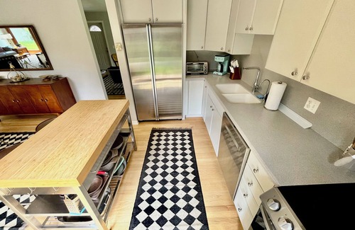 Glen Ellyn House | Experience Vintage Charm in a Stylish 1970s Mid-Century VRBO