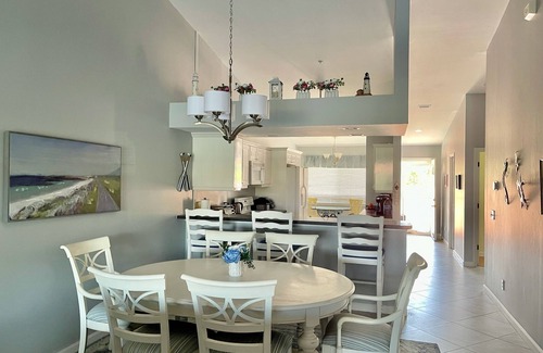 Naples Condo | Experience Instant Vacation Bliss with Oceanfront Views