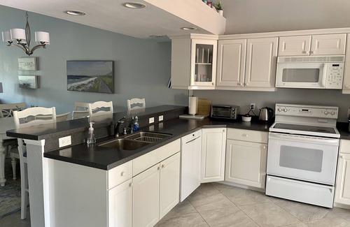 Naples Condo | Experience Instant Vacation Bliss with Oceanfront Views