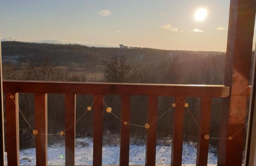 Strekovo Ski Chalet | Stepanovodom: Family-Friendly Retreat with Hot Tub & Breakfast
