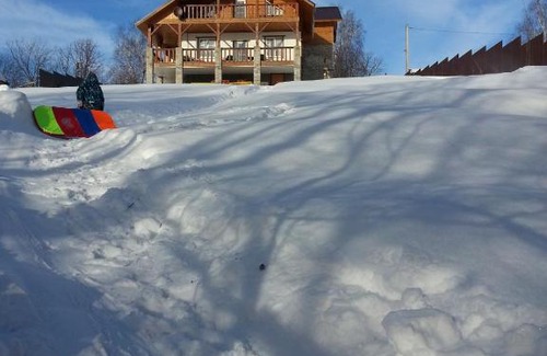 Strekovo Ski Chalet | Stepanovodom: Family-Friendly Retreat with Hot Tub & Breakfast