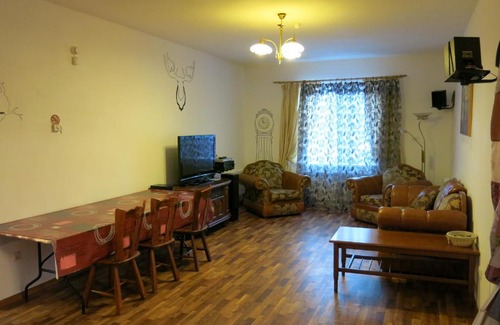 Strekovo Ski Chalet | Stepanovodom: Family-Friendly Retreat with Hot Tub & Breakfast