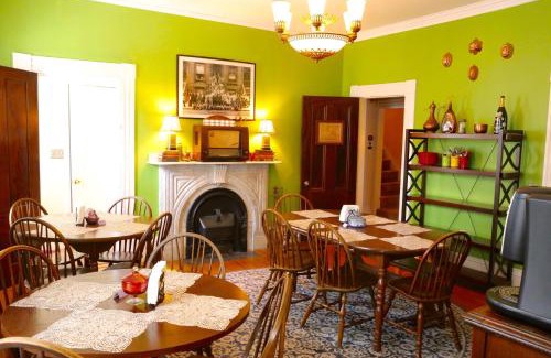 Salem Hotel | Pet-Friendly Stepping Stone Inn - Wheelchair Accessible Retreat